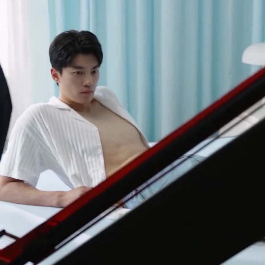 半遮半掩、欲拒还迎 