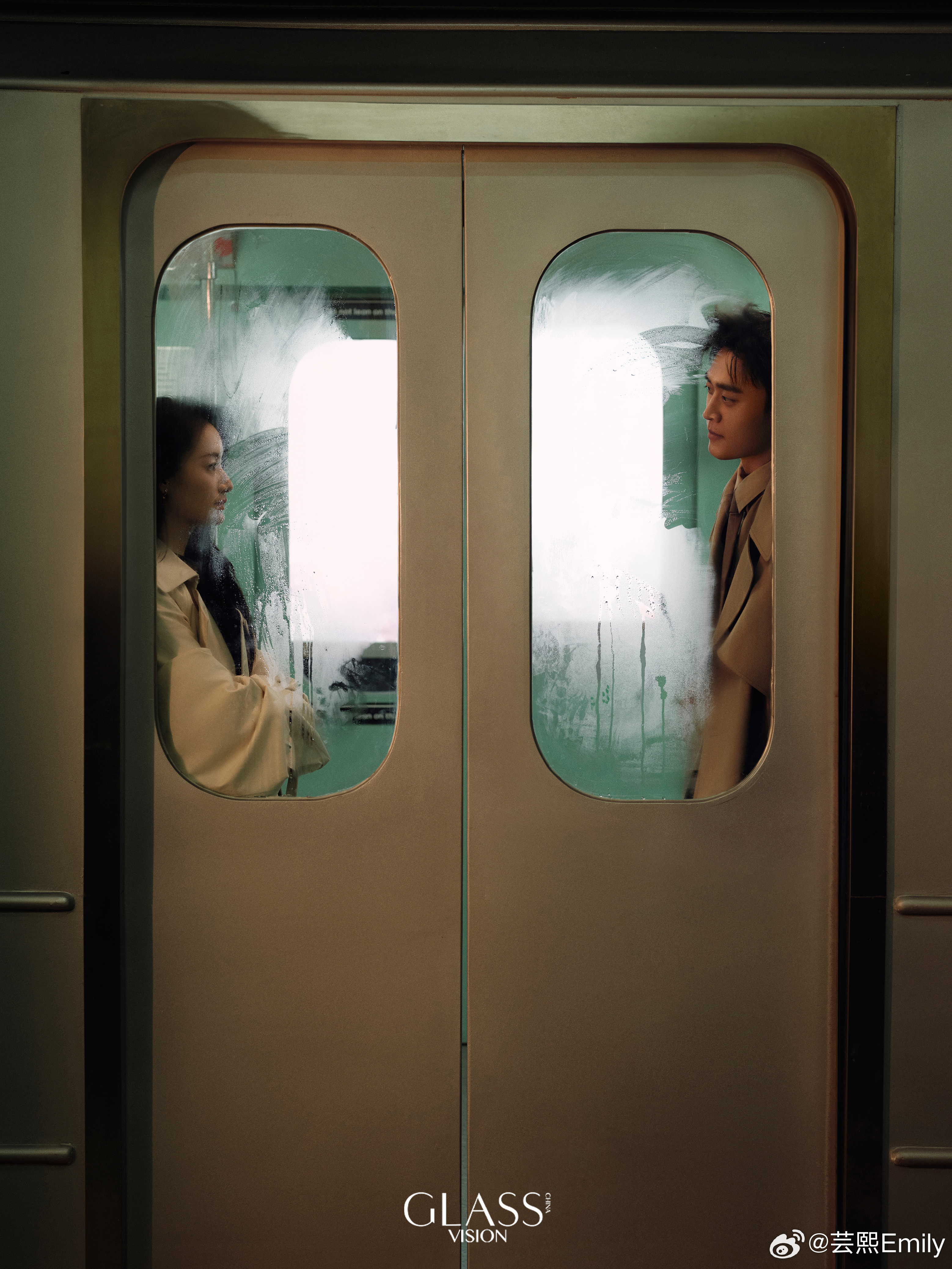 郭晓婷 王天辰携手登上《GLASS VISION》封面，以绝代方桦合体首封解锁T