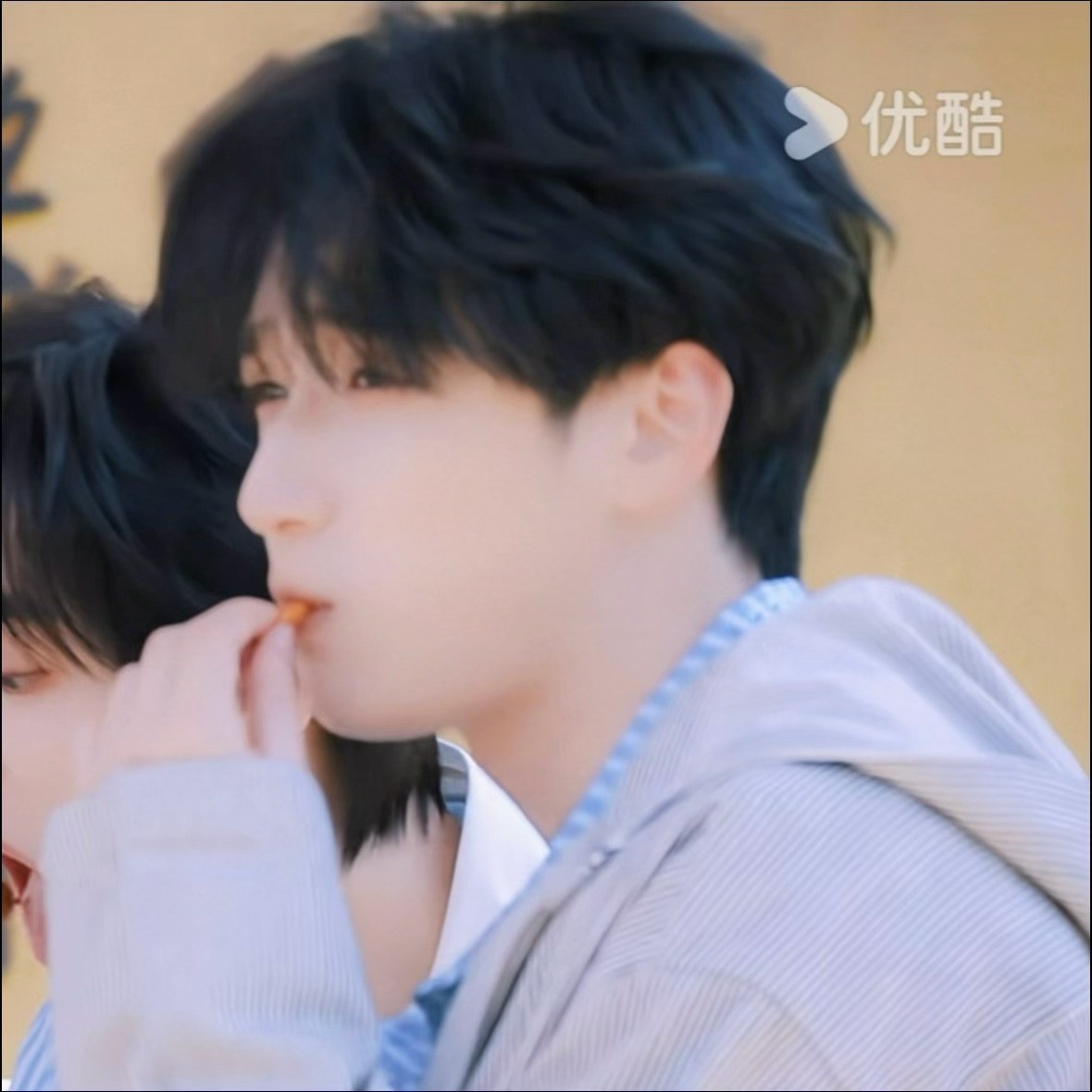 （嚼嚼嚼）八字眉🥺七秒拔刀大法（继续嚼嚼嚼） 