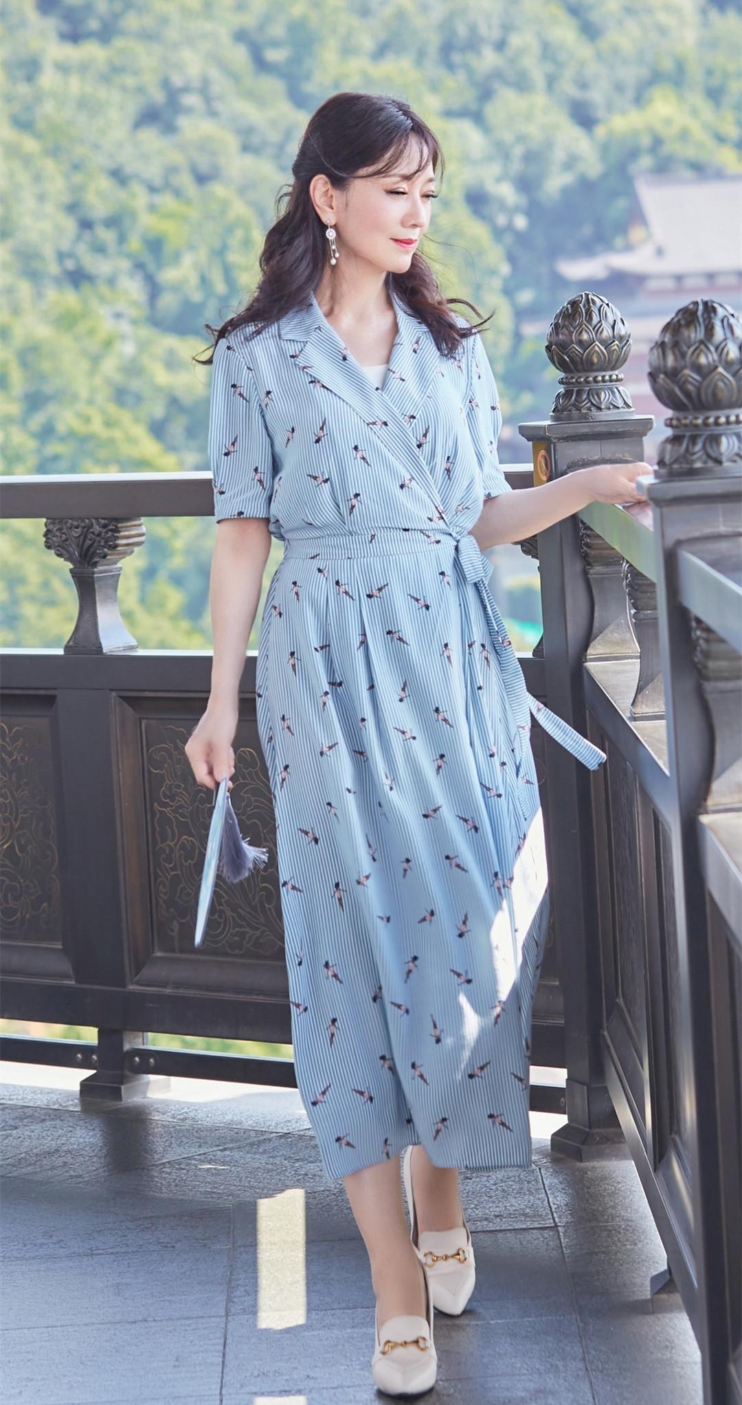 赵雅芝不愧是不老女神，印花连衣