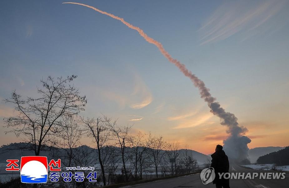 一天两次战略武器发射，金正恩这次玩真的了！
 
4月8日韩媒爆料，朝鲜在今天上午