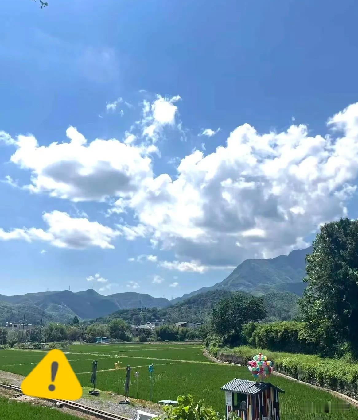 转眼之间中秋小长假
就近在眼前，往年每到节假日，景区拥堵、餐厅排队、出行涨价都是