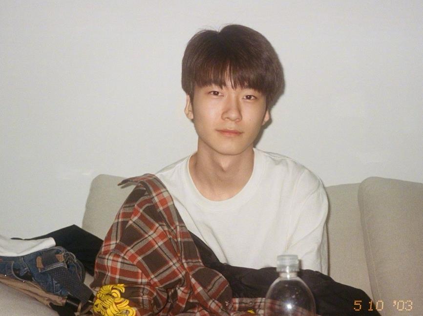 男模张亮的儿子张悦轩18岁了，那个小轩轩如今长成了“大帅哥”，身高更是继承了爸爸