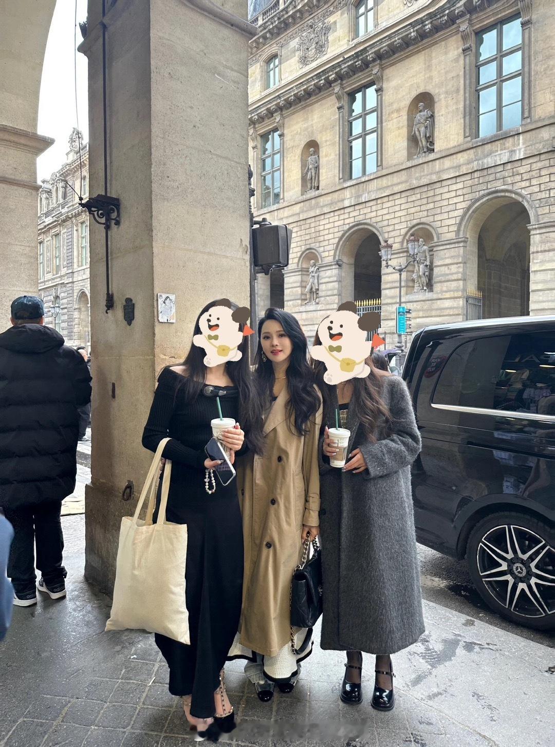 网友近日偶遇的伊能静，56岁还保养得像30多岁的姐姐。 ​​​