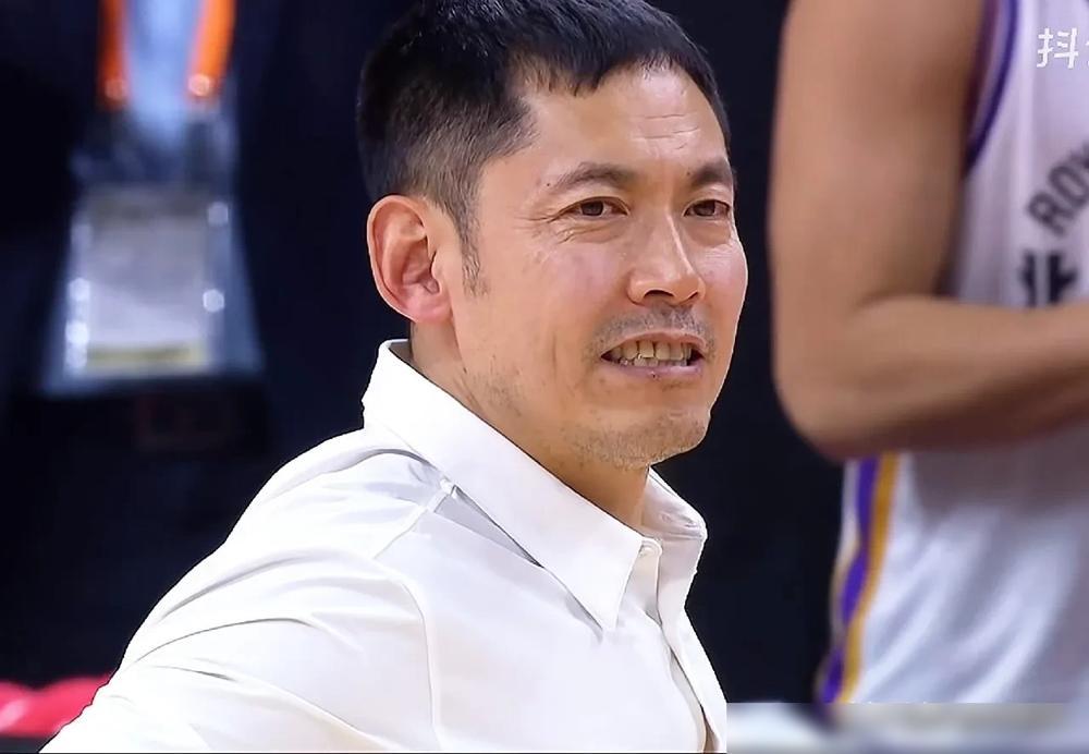 领先一个胜场，季后赛门票反而悬了。北控这最后两场客场，简直是地狱难度。
你以为