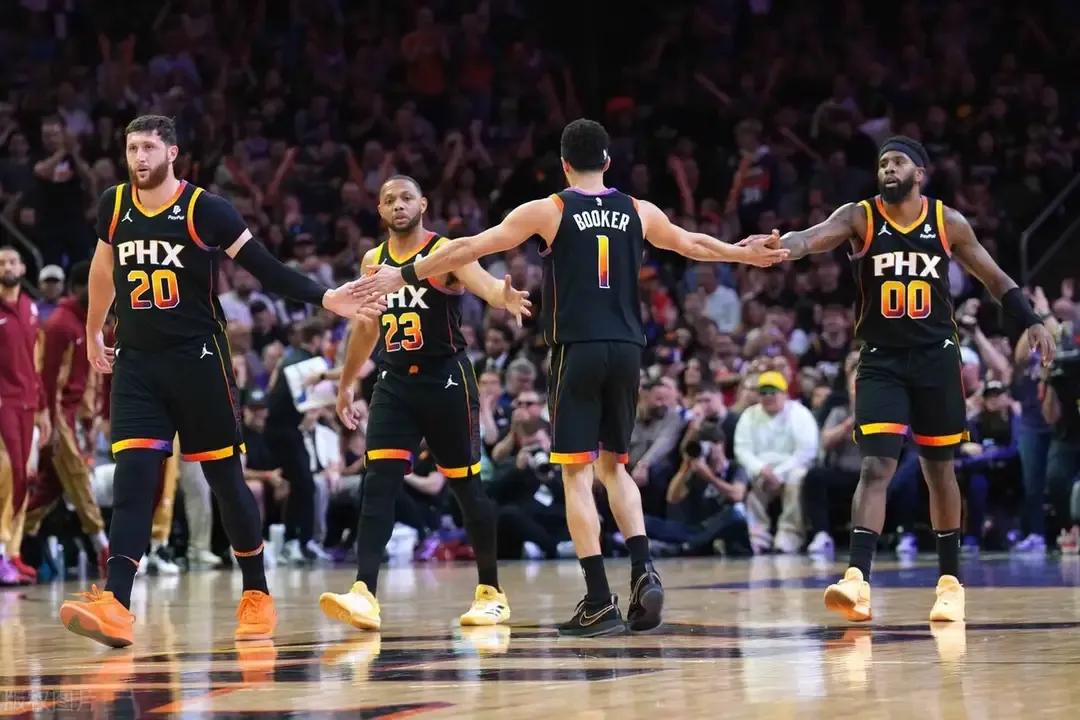 太阳输给鹈鹕，湖人迎来机会，这不可以冲到西部第六了吗？
第一，太阳输给卡位战对手