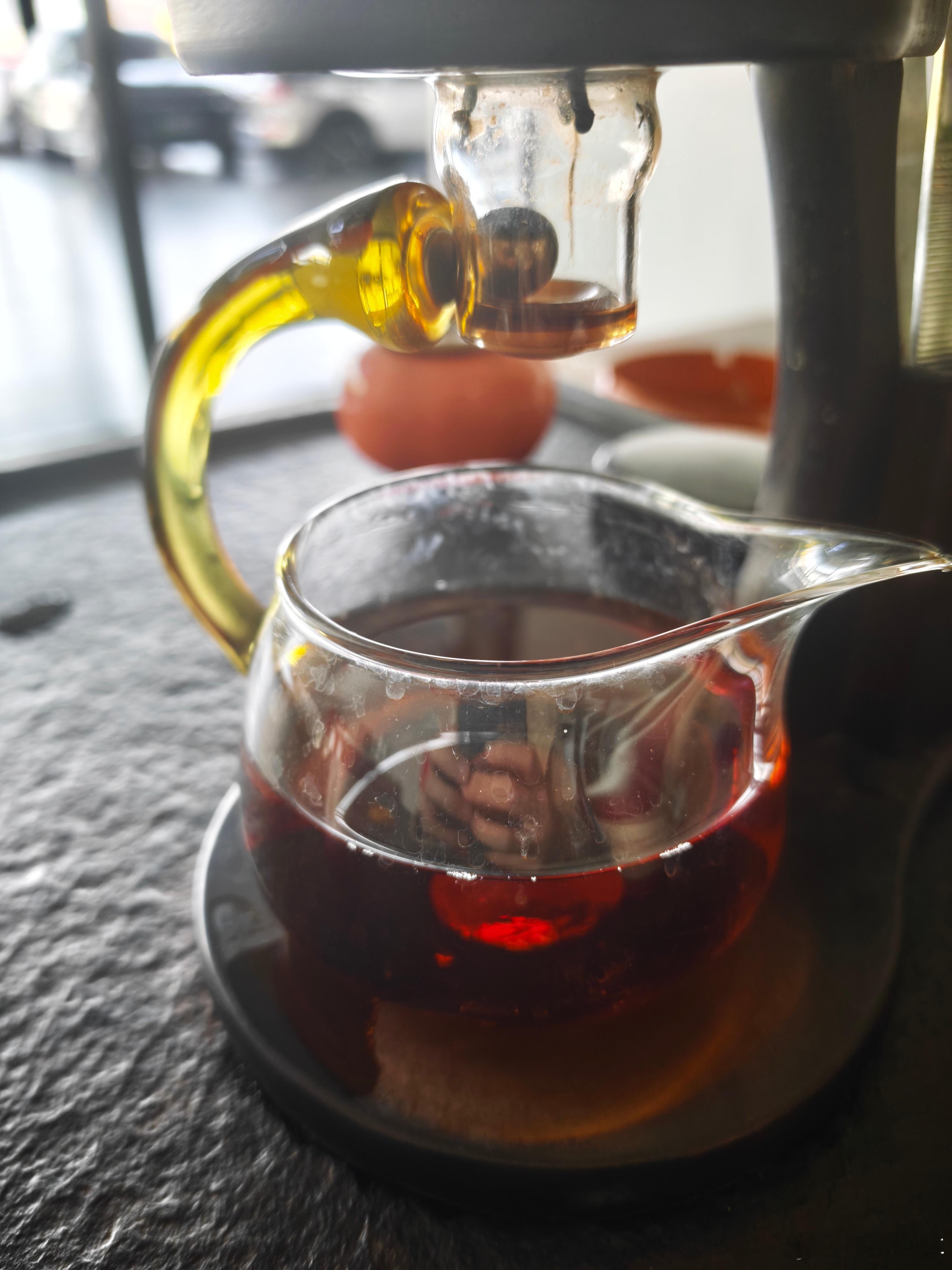 喝杯茶 舒服一下 都说酒量是可以练出来的 但是在我这里真不行  昨天晚上喝了一瓶