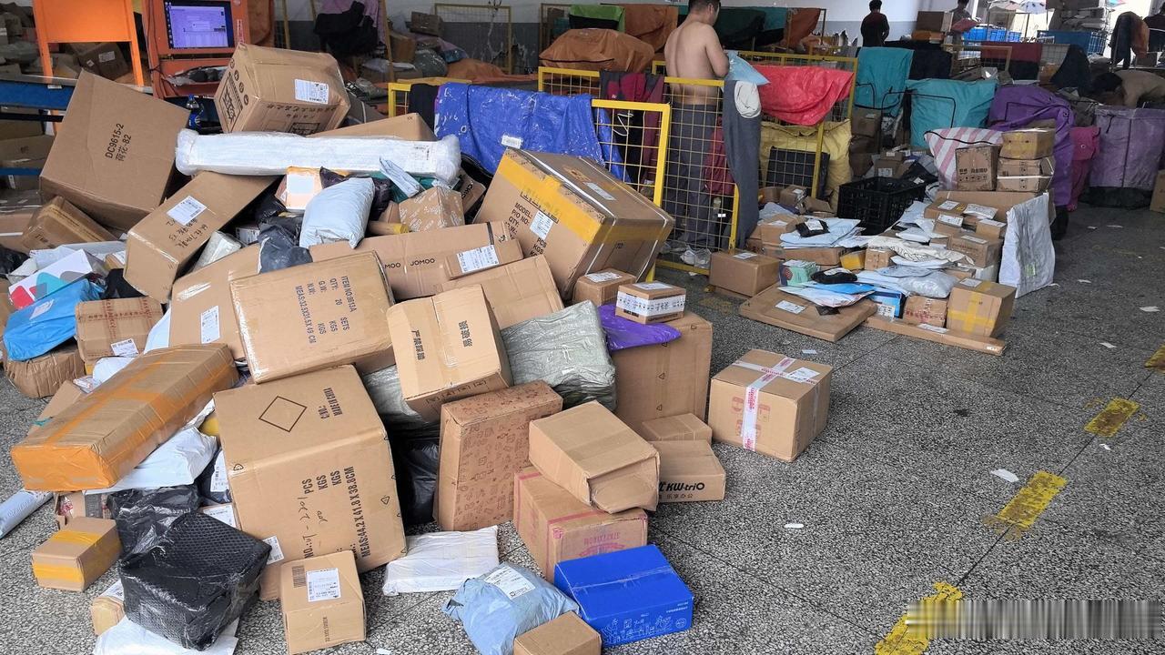 不巧，赶上618快递那边爆仓。
我们算小商家，是要送到快递点的。人家看不上我们，