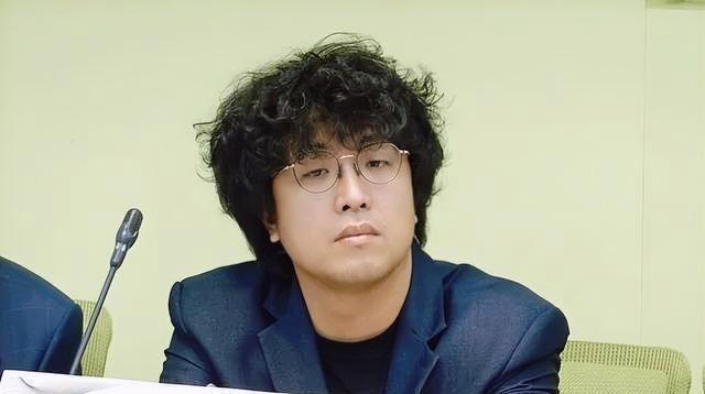 “台独”急先锋沈伯洋彻底凉了！沈伯洋父子用大陆赚的钱养台独，本想换个马甲就能继续