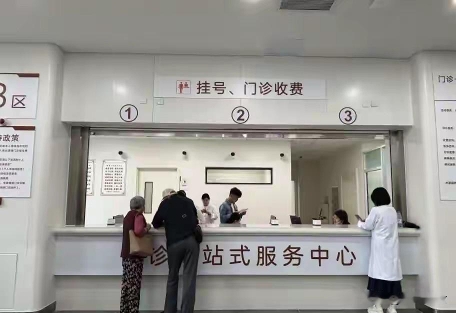 4岁女孩等爸爸上厕所4小时未归：父母转身，就是孩子一辈子
 
2014年上海龙华
