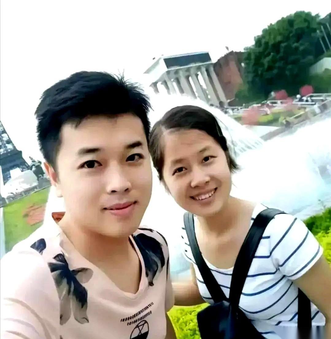 他鼓足勇气跟心动的姑娘表白。姑娘没说话，抬手撩开头发，一道蜈蚣似的疤从太阳穴爬下