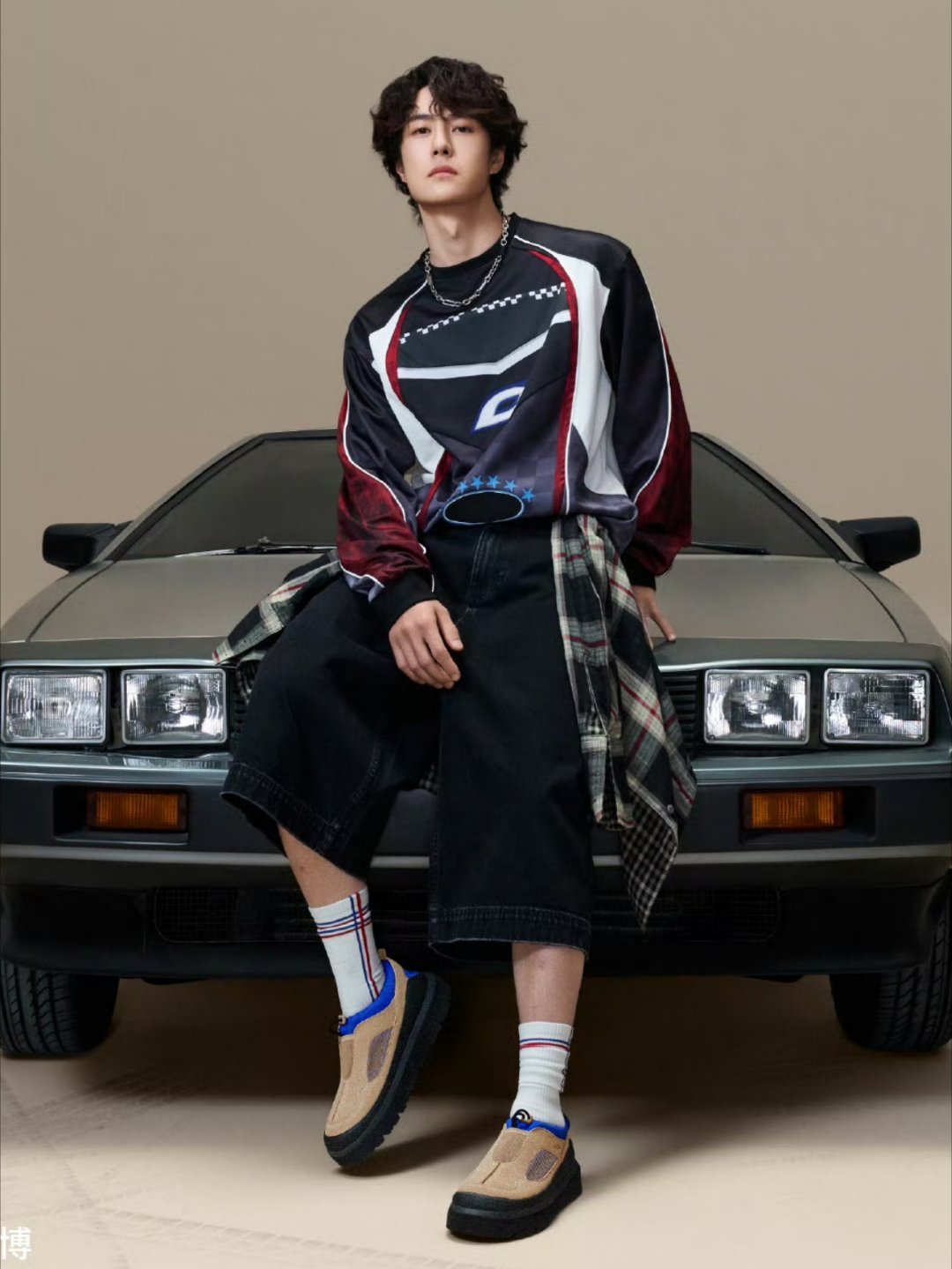 王一博UGG新品官宣，星品影响力毫无意外的top1。（物料帅到全民盘拨的程度。）