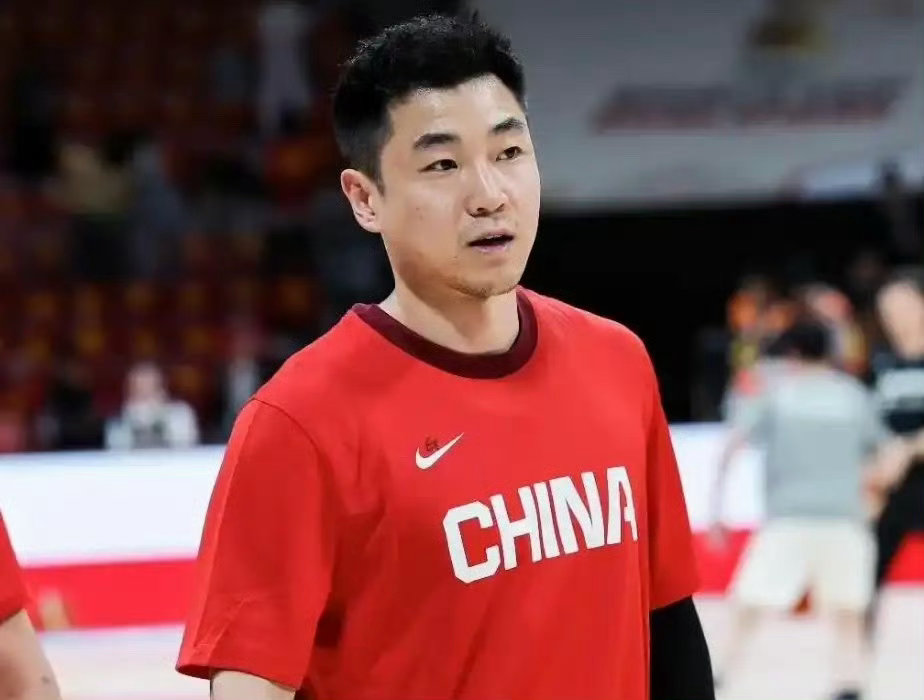 高诗岩已动身前往美国治疗 8月19日，高诗岩更新赴美动态，核心任务是治疗膝盖。2