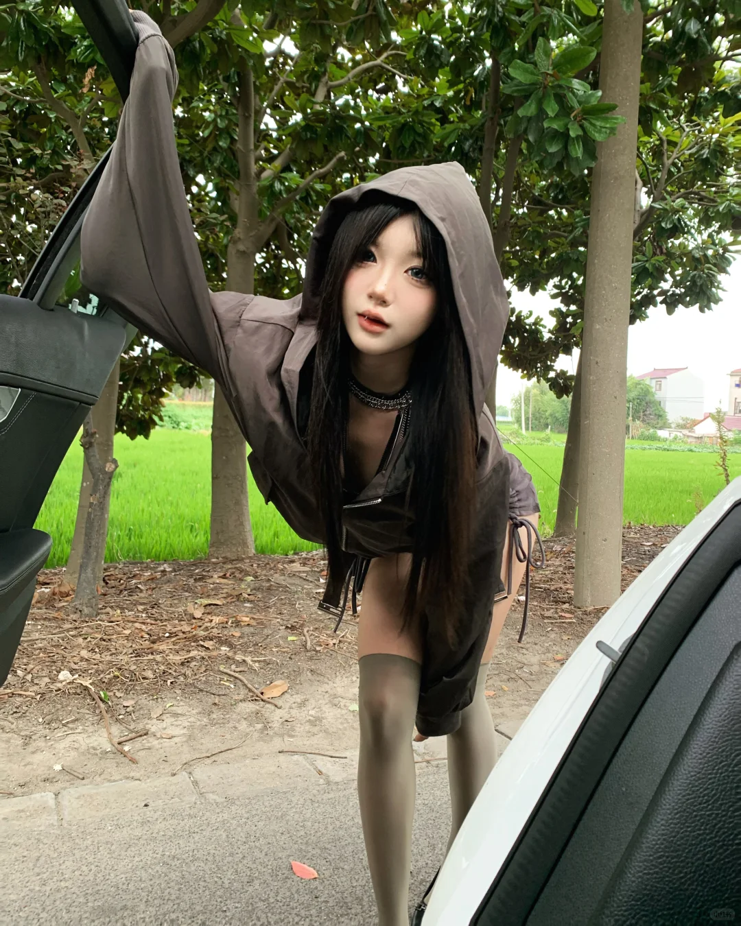 诶…车外那位小姐