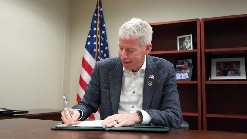 特朗普政府宣布，中方同意购买委石油！美百般请求，中美高层密谈
2026年2月11