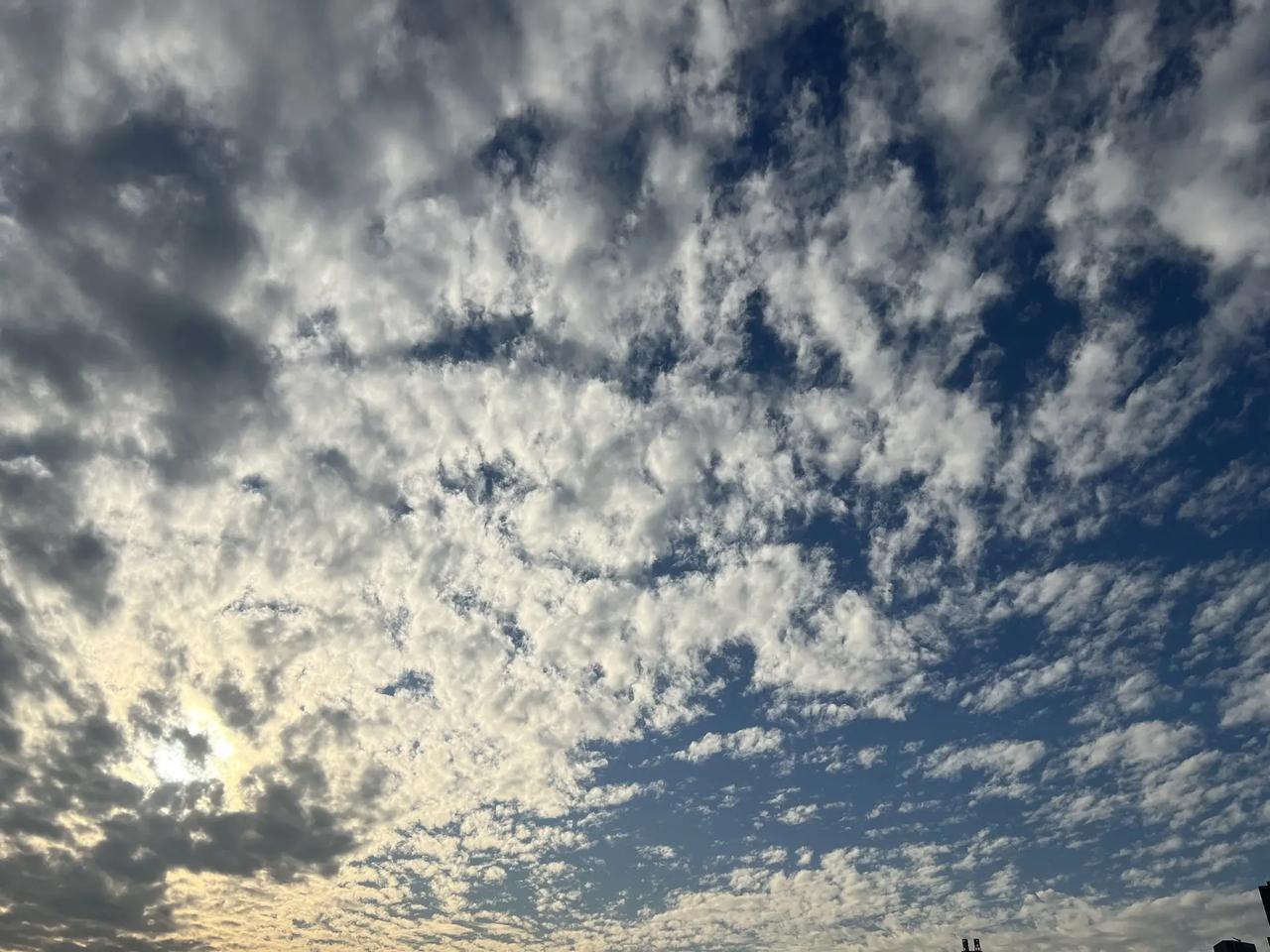 无题 城市风光 落日晚霞 祥云 释怀和成长