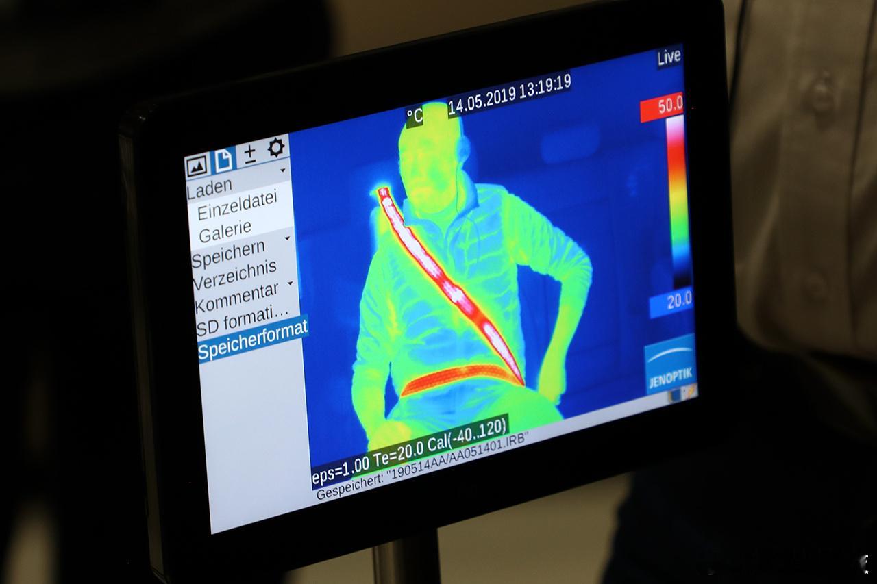 安全带加热会成为标配吗 今天，新奔驰S级正式亮相，其中一项全球创新功能格外引人注