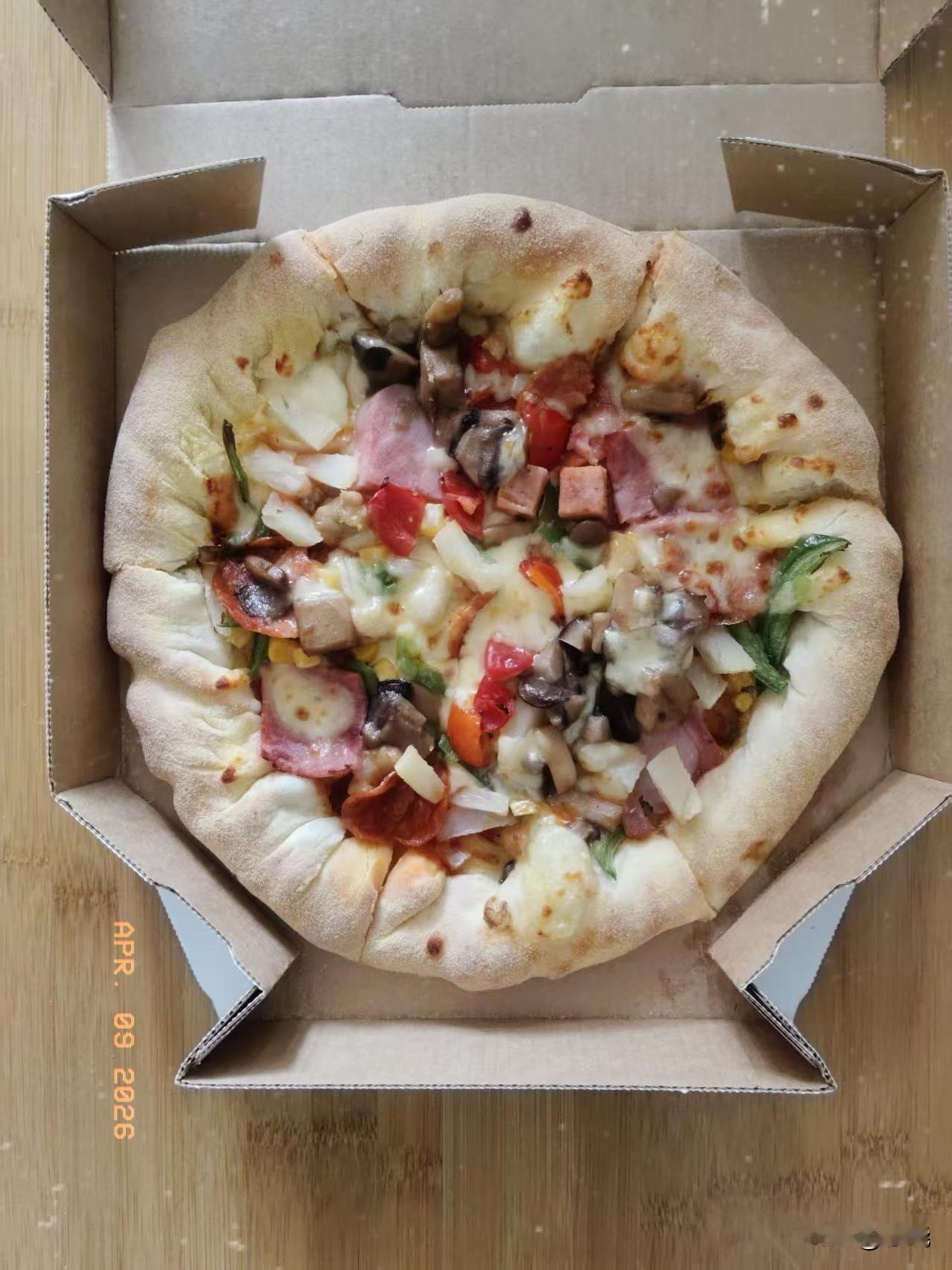 清明时节，大风裹着毛絮，卷着花粉连着刮了三天。
昨天下午，终于下雨了。
今天，雨