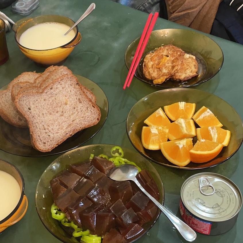 你经常吃外卖还是自己做饭自己做饭，热爱生活的人终将被生活所热爱