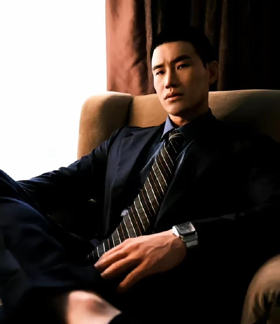 明明每年都拍电影，还带货，赚那么多钱，

怎么还欠一屁股债？

昨天晚上的最新消