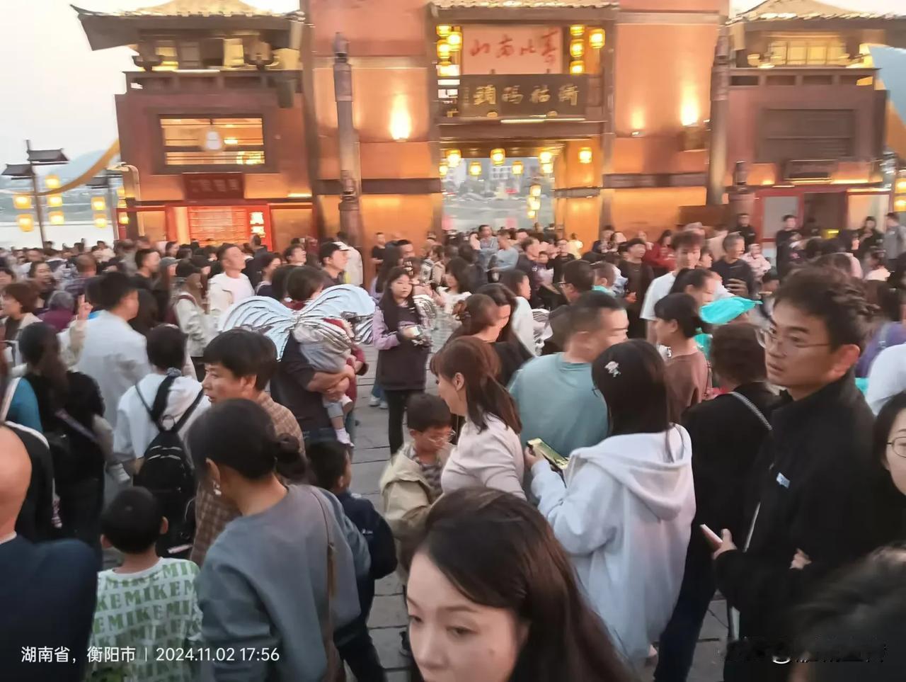  衡阳南岳里爆火！南岳里接待人流量已突破100万！太火了，每天日均游客破4万！游
