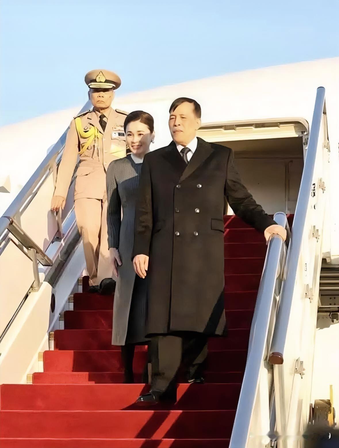 泰国人悄悄说：国王访华，年轻人都在偷偷刷这个话题！

最近，泰国国王访问中国成了