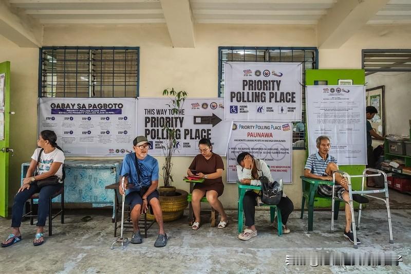 曾经在上世纪50年代，菲律宾可是亚洲第二富裕、最发达的国家之一，还被认为有望超日