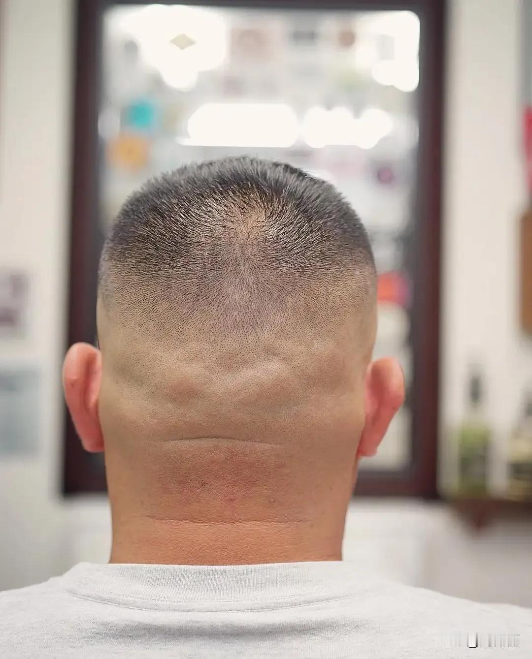现在城里的理发店理个发咋能这么贵呢？年前最后一天下午饭吃过，六点半我准备去理发，
