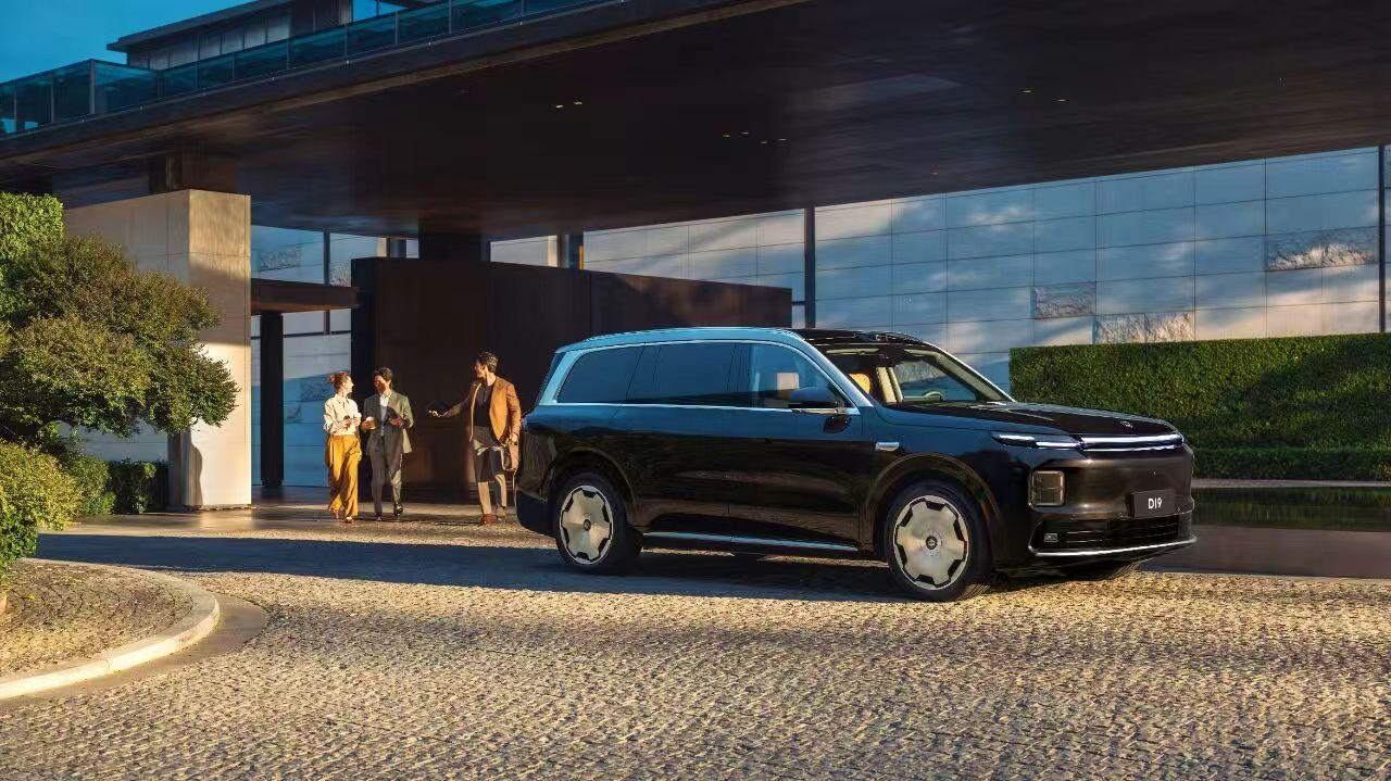 零跑D19卖22万起，把“半价旗舰”玩明白了
零跑D19上市，21.98万到26