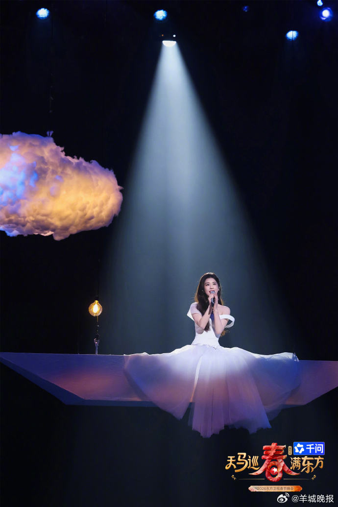 【#和黄圣依相约春晚#】歌声温润岁月，旋律诉说初心。今晚19:30，和相约「天马