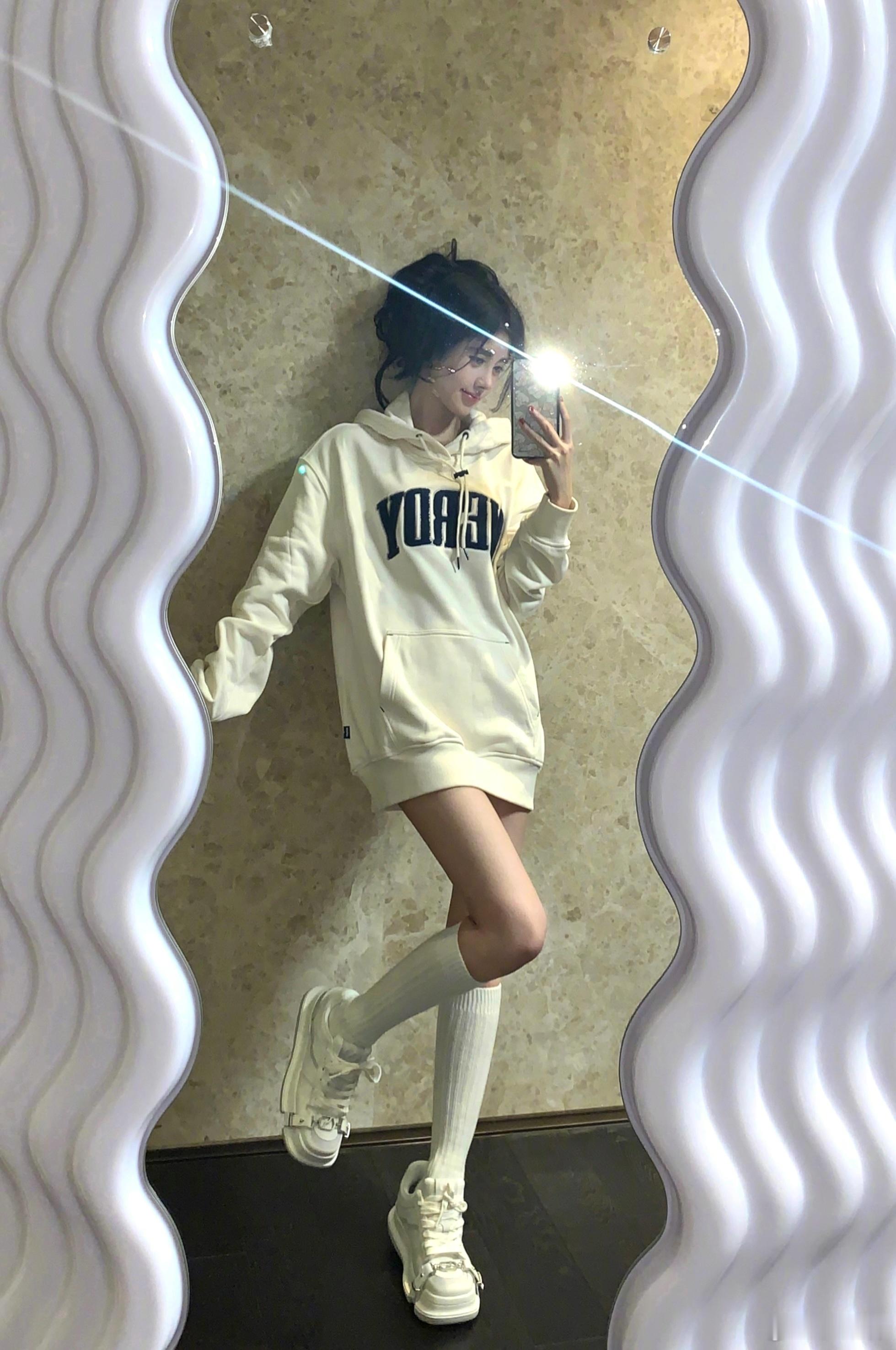 🍊💙鞠婧祎来战 🍊💙鞠婧祎阿黛 青春本就短暂 遇见你是我的幸运.˵＞𖥦