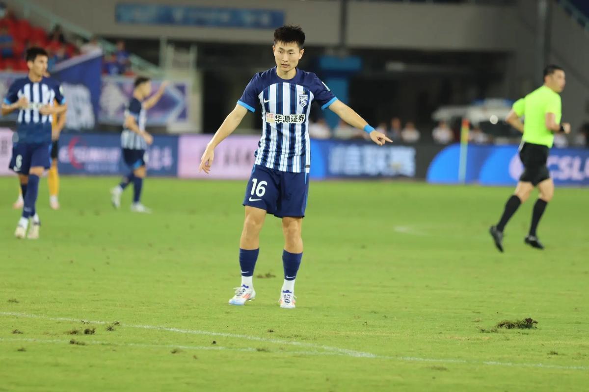 前武汉三镇中场张辉在个人社交媒体上发文正式告别球队，本赛季已加盟山西崇德荣海，开