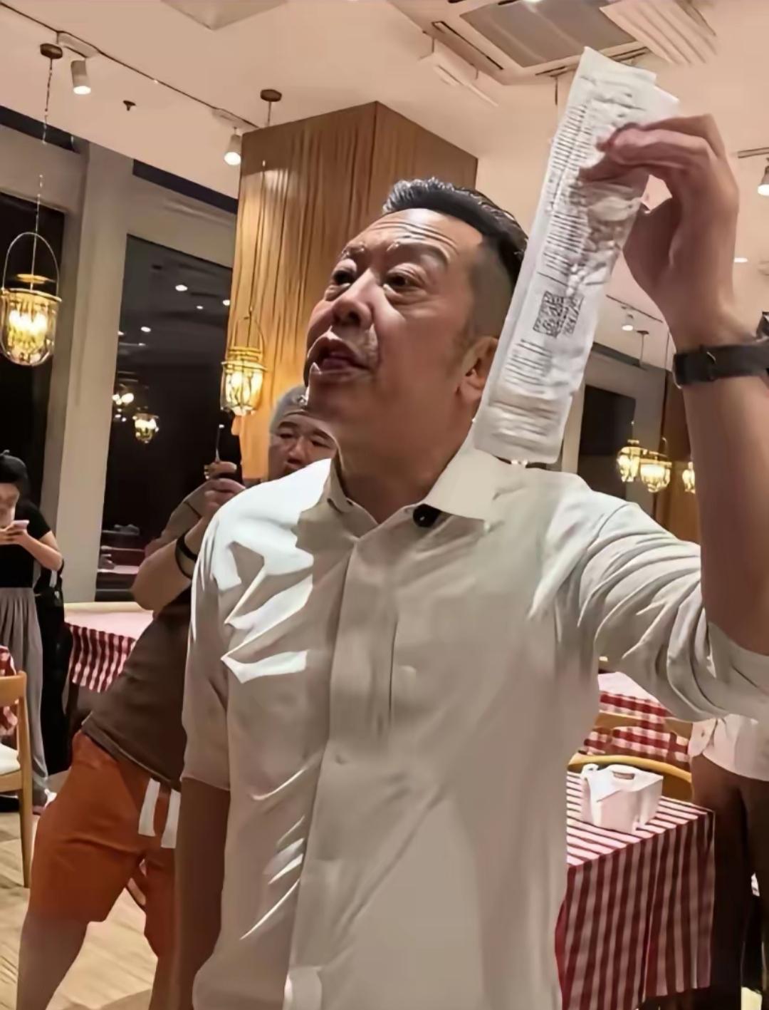 西贝彻底没救了，

这回，怕是真要凉凉！

前员工爆料，23年入职西贝，公司说的
