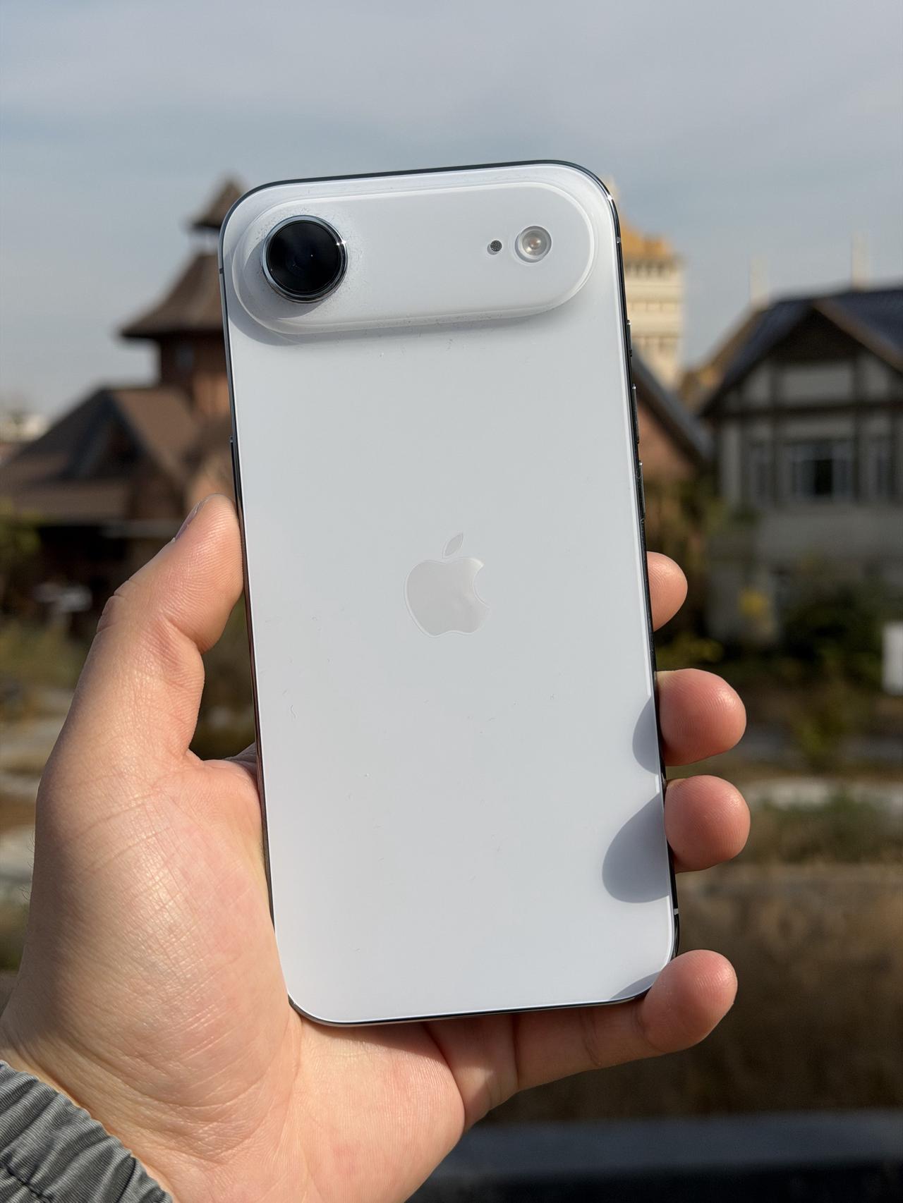 iPhone Air上太多以前iPhone的影子了
有iPhone 16 Pro