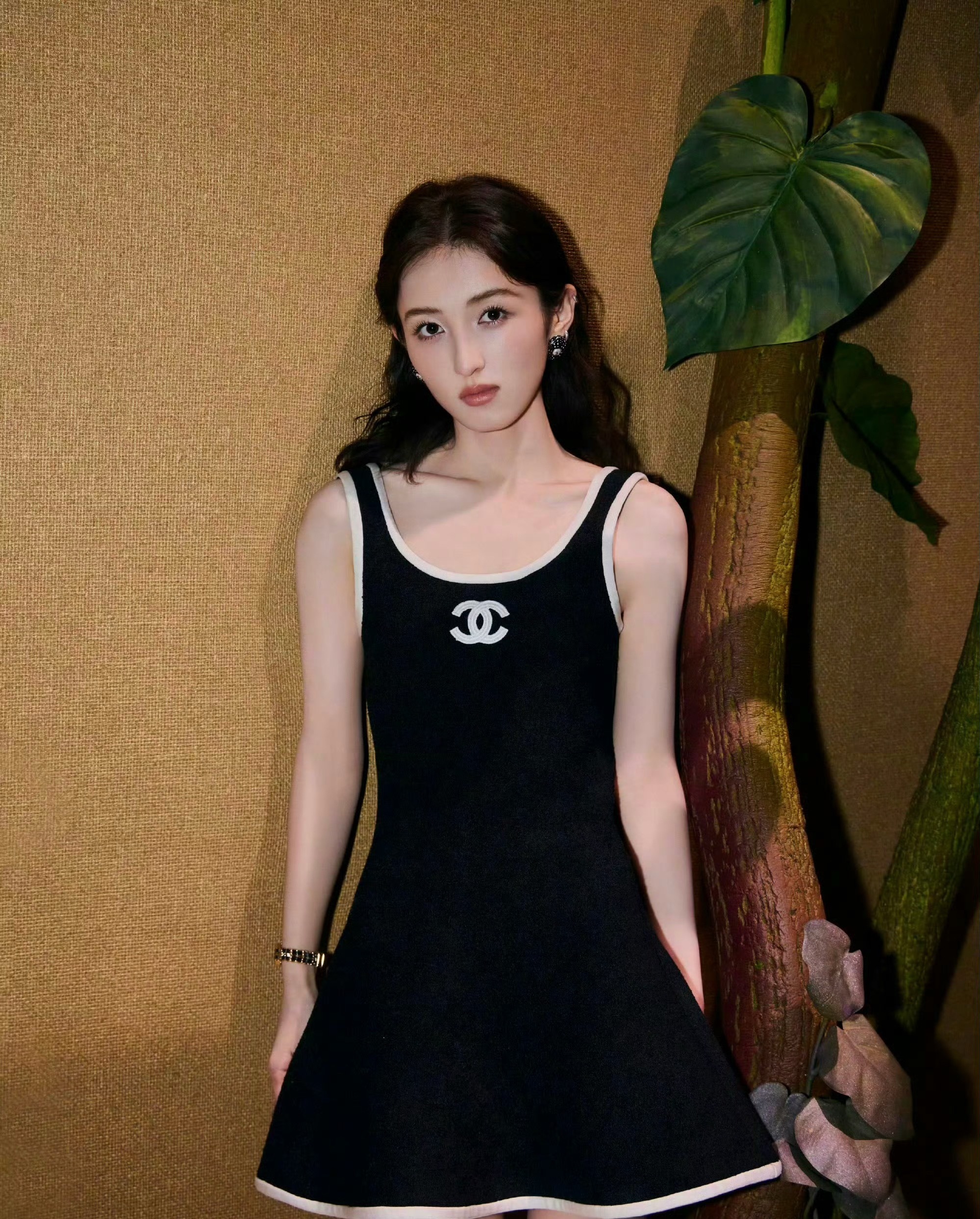 张子枫瘦成李维嘉了 张子枫妹妹怎么瘦成这样了，前两张有点脱相了，之前的体型也不出