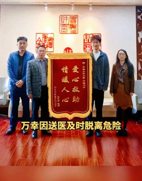 北京两名大学生乘坐网约车，司机半路突然勒令二人下车，不曾想，两名男生后续的举动，