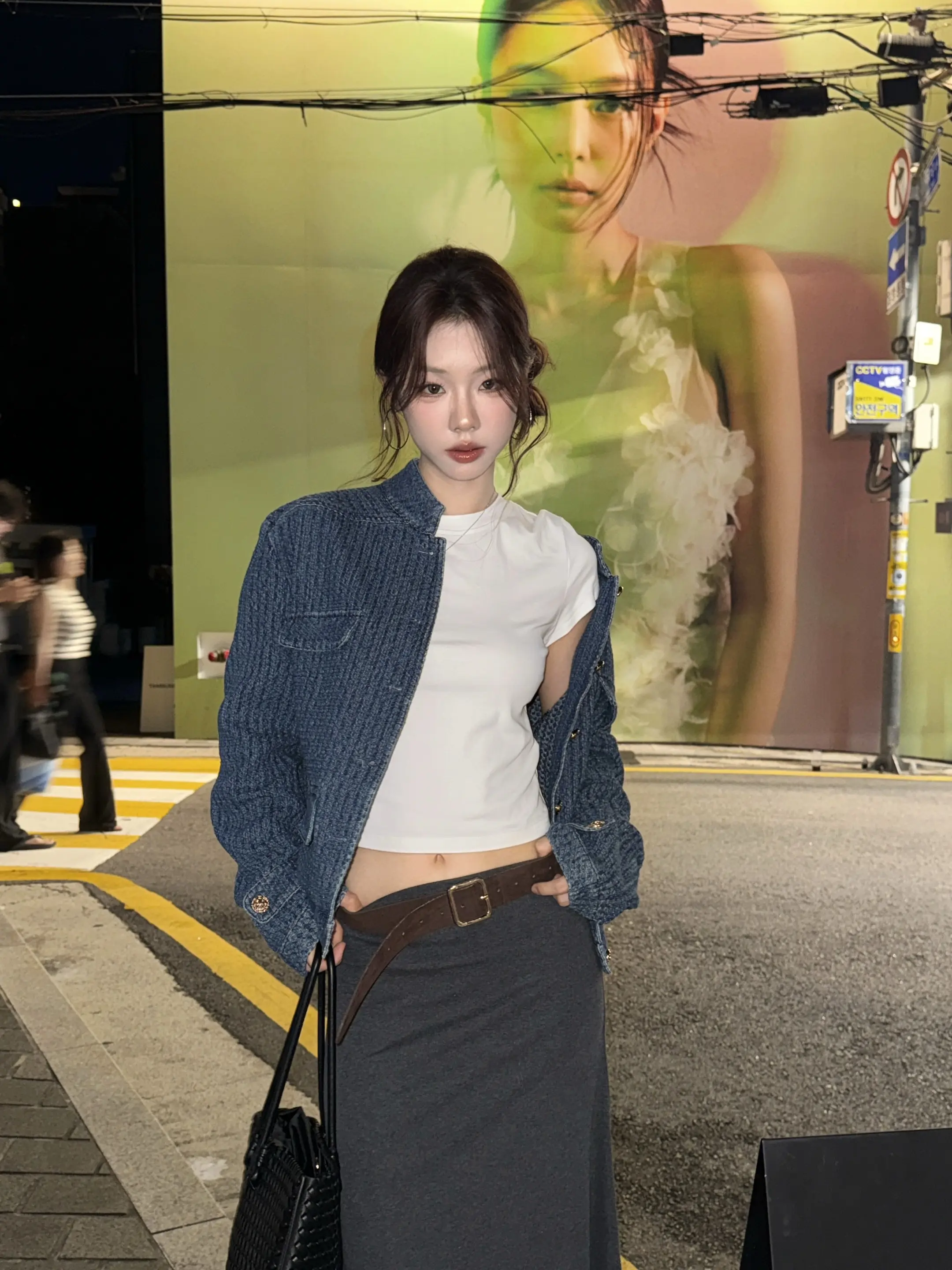 去首尔第一件事 和jennie海报合影。