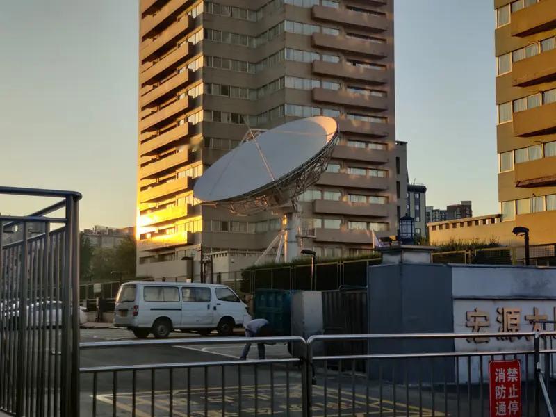 看到“古有快马送信”这个上联，瞬间就把人拉回了那个马蹄哒哒、信使奔波的古代场景。