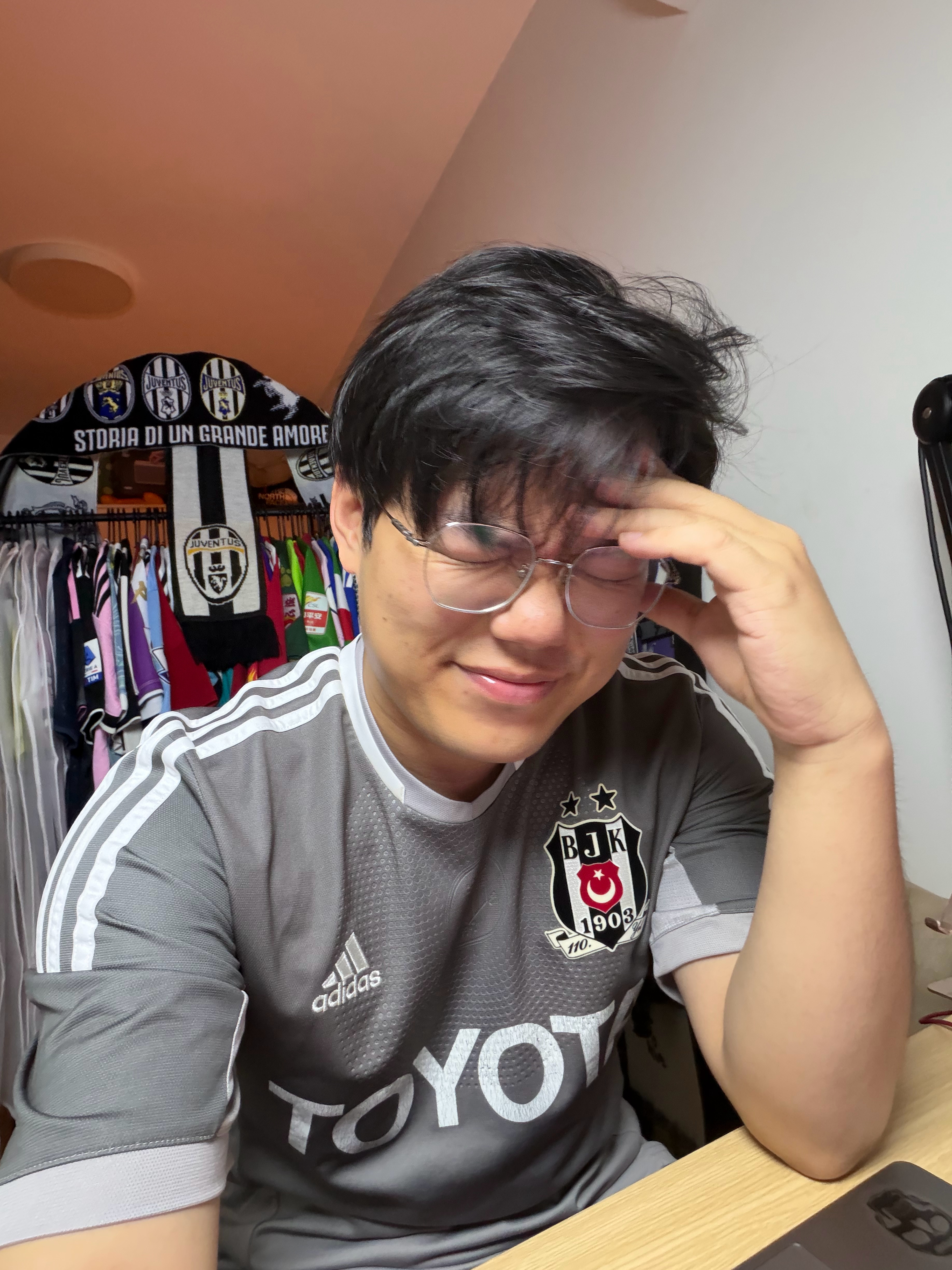 弗拉霍维奇加盟土超 你猜怎么着，哥们真有一件贝西克塔斯球衣🙂↔️17-18赛季