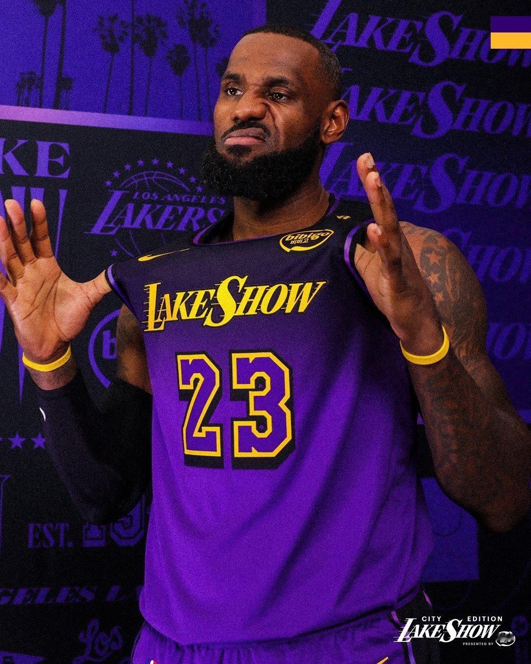 挺好看的，下次别穿了。湖人在穿着 LakeShow 球衣的7场比赛中输掉了 6 