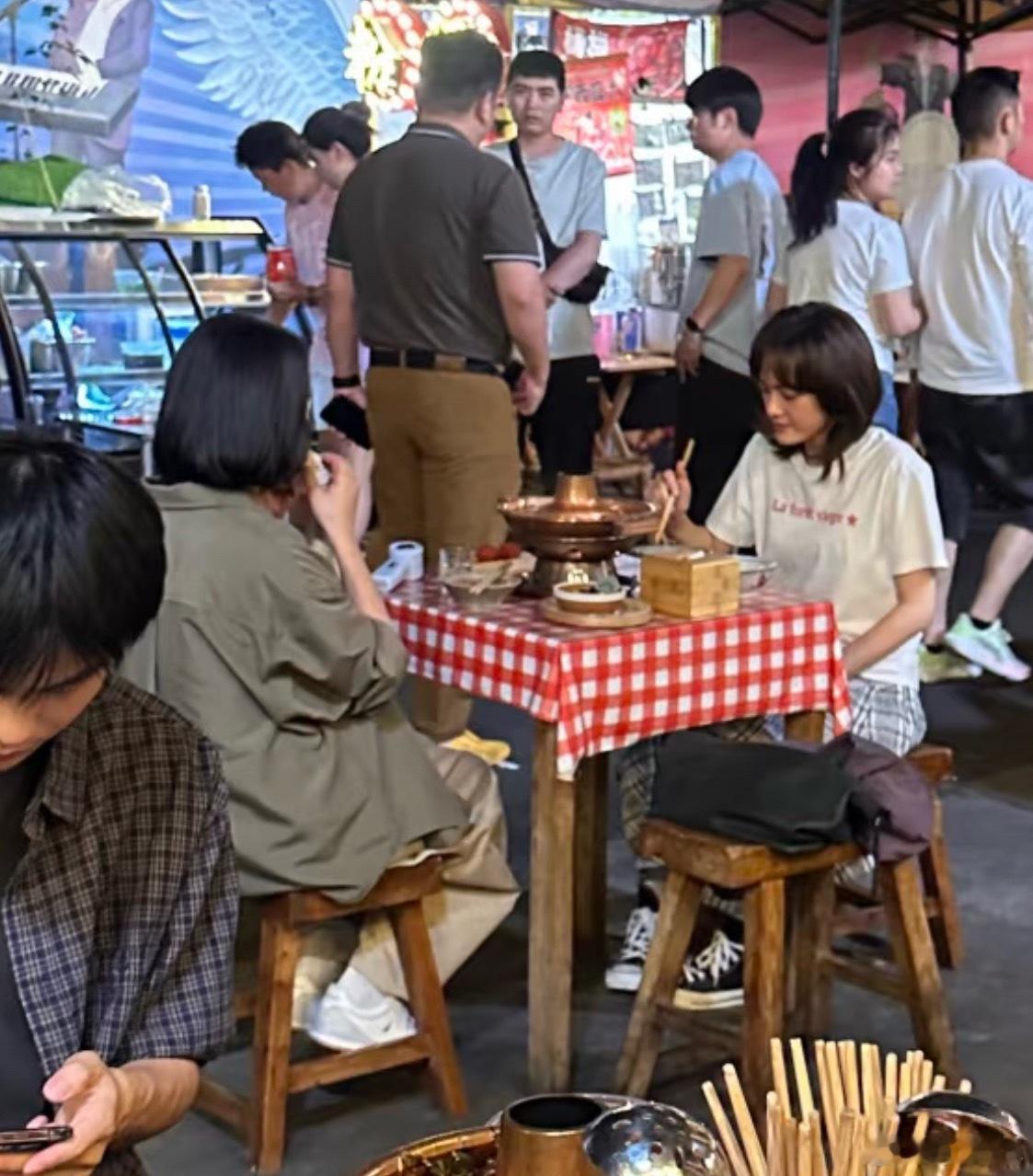 陈可辛导演电影《明天，会更好》四川拍摄中，周迅、文淇演母女，对手戏吃饭路透 周迅