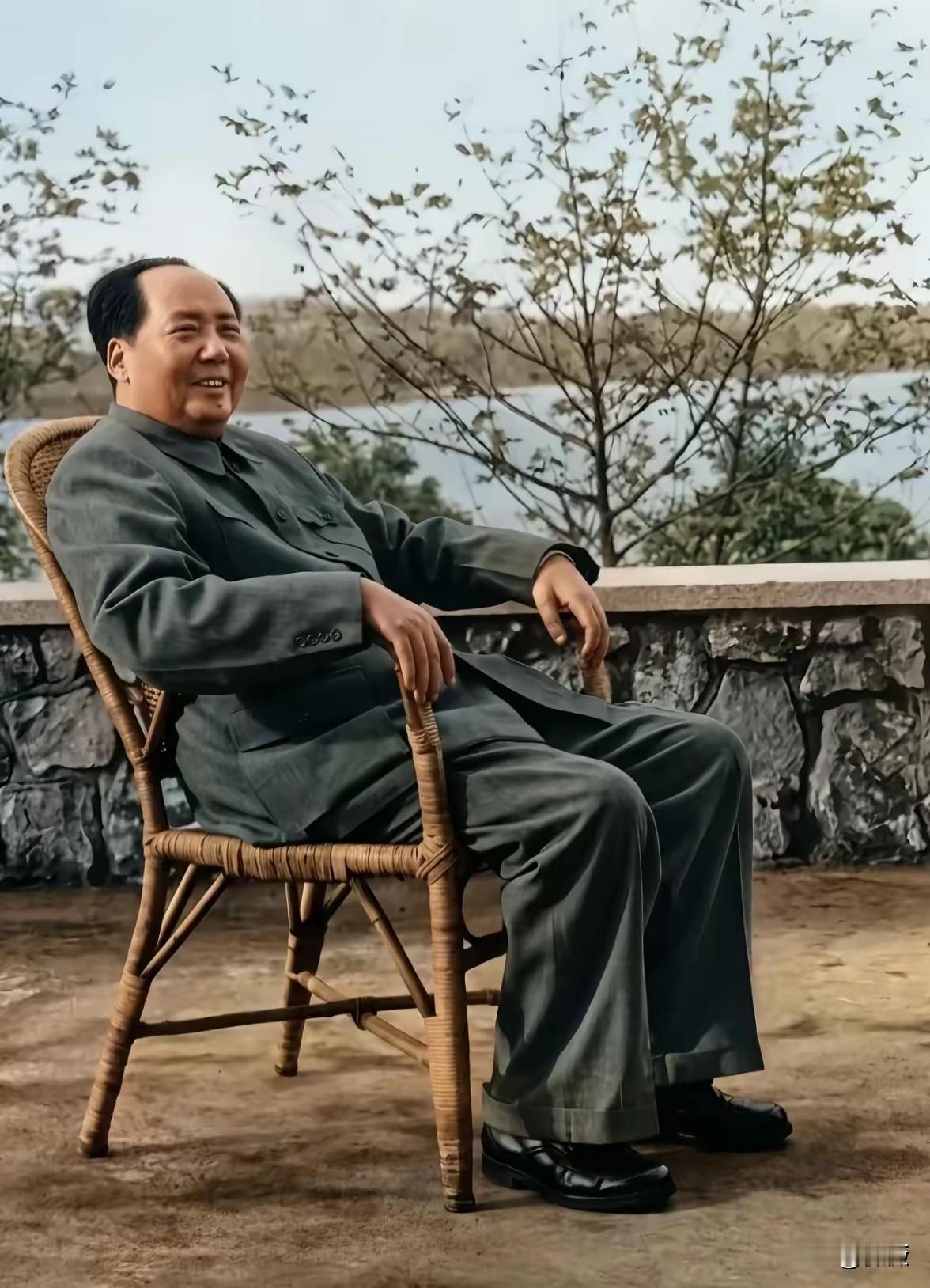 毛主席到底有多智慧，看完这几句话，你就明白了。
​1、他说：在危险环境中表示绝望