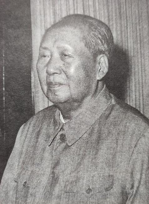 毛主席去世后，出现了两种非常不好的情况。一种是西方舆论出现了两个非常极端的论调。