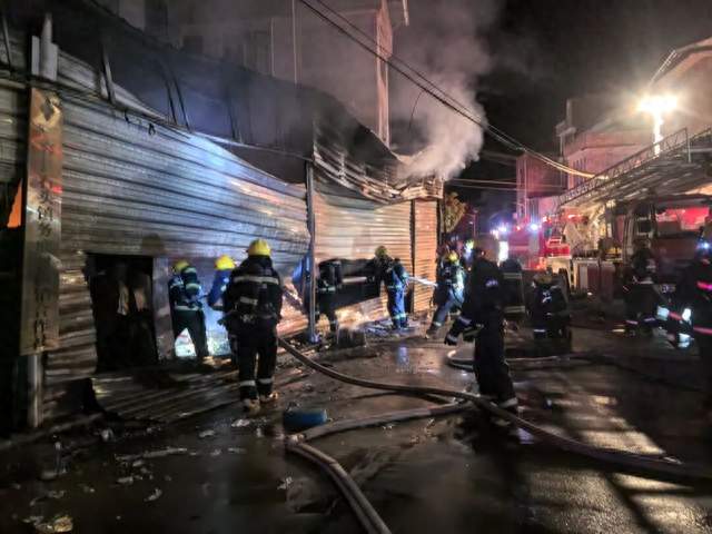 科学避险！玉林2起民房火灾4人成功脱险