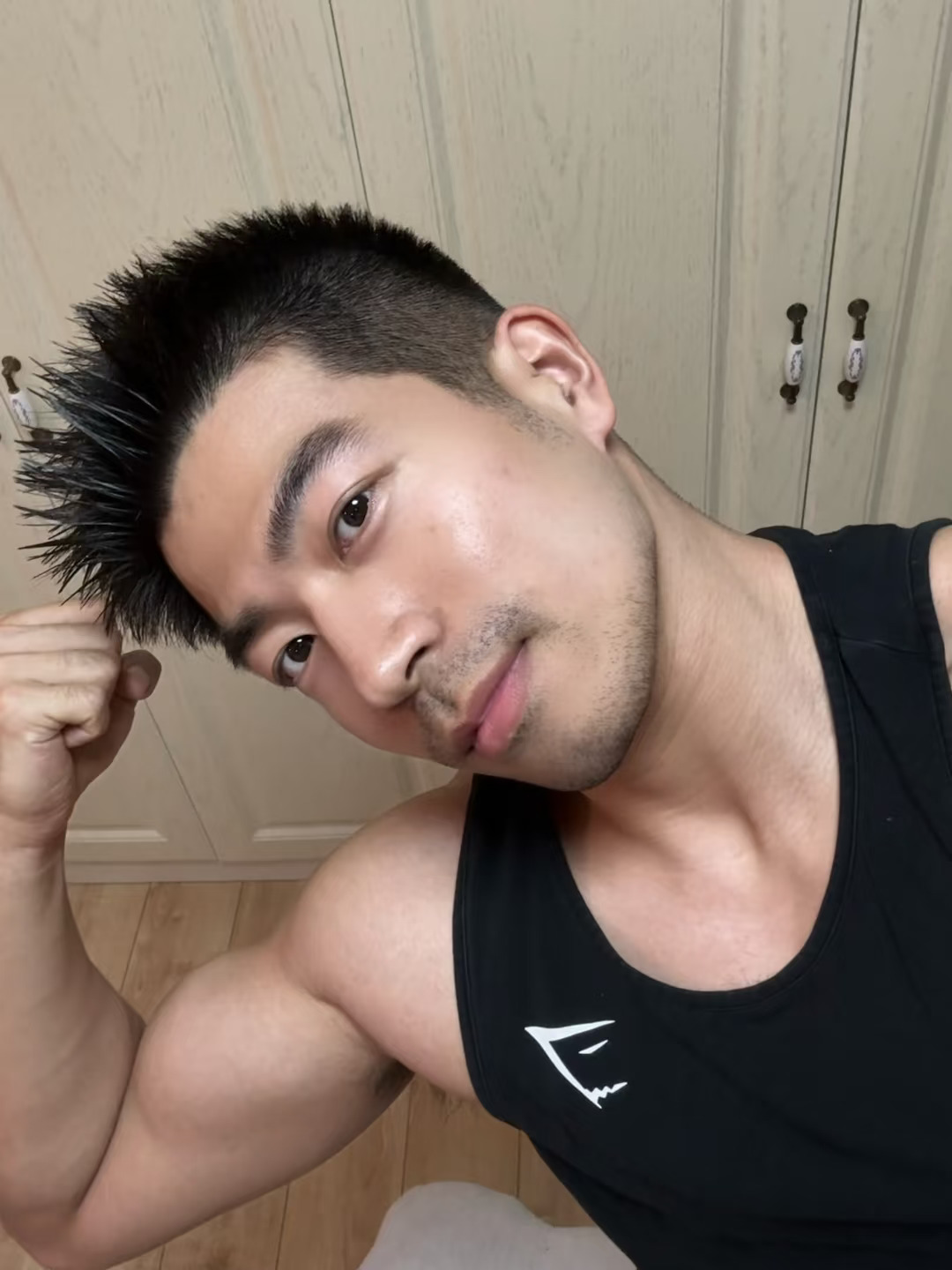 左滑解锁三个背背