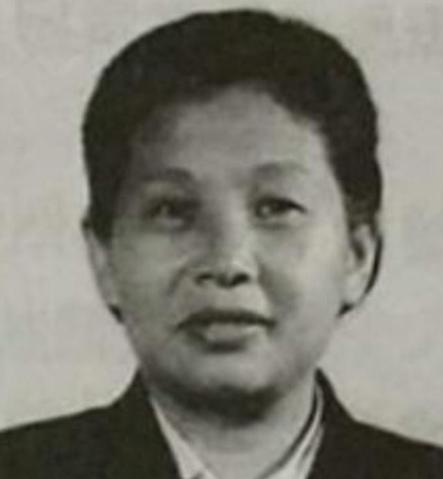 1939年，女战士徐敏准备去如厕，突然被一壮汉抱到了床榻上，对方捂住了她的嘴巴，