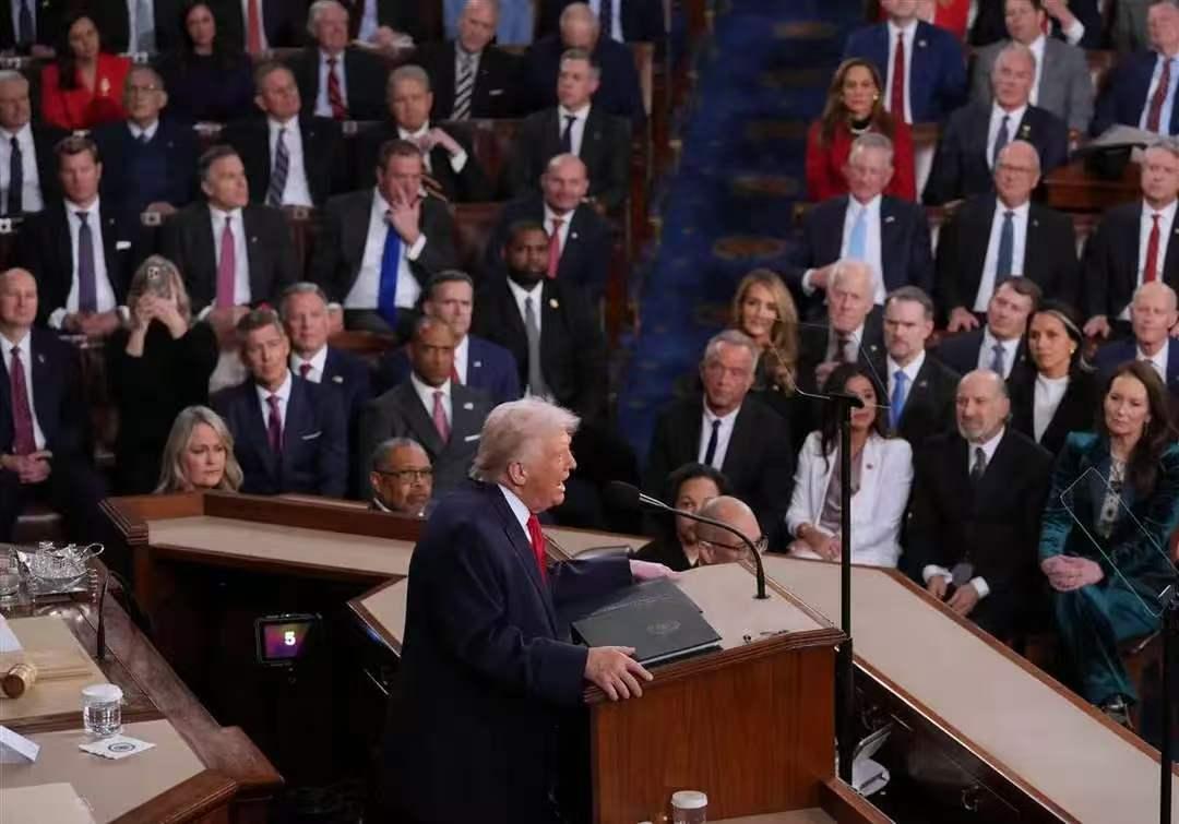 特朗普的国情咨文大家都看了吧？特朗普又大吹特吹。特朗普不光骂了民主党。而且还羞辱
