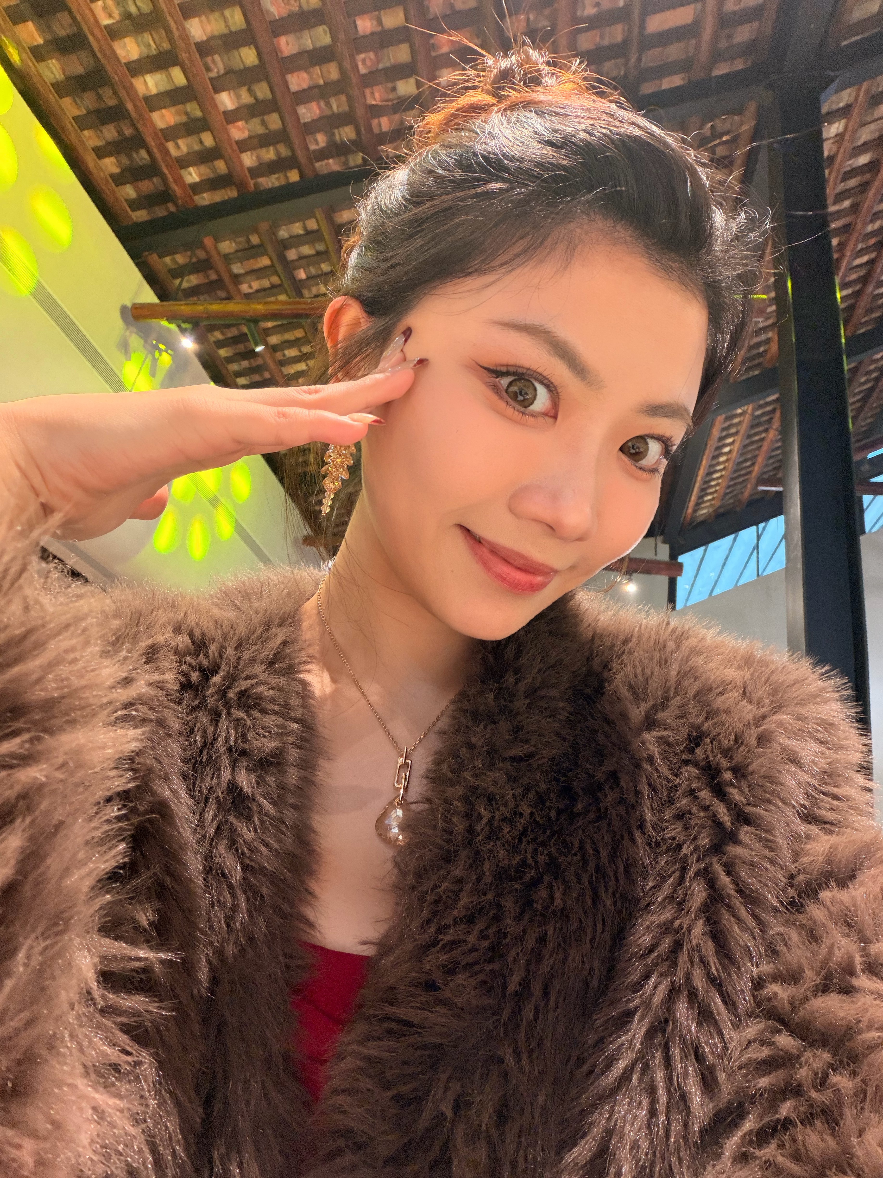 大家车十周年🔟今年年会给我订到的风格标签是“华贵”特地找长辈借来的首饰哈哈哈哈