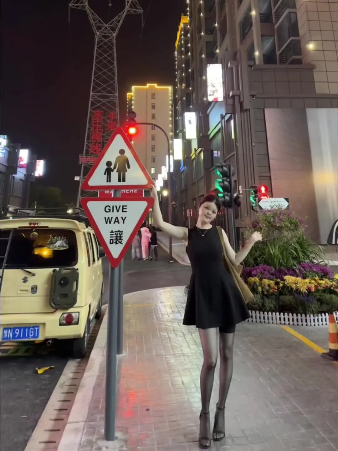 人生不过三万天 烂事趁早翻篇 希望你在这个世界上勇敢做自己 祝你生活愉...