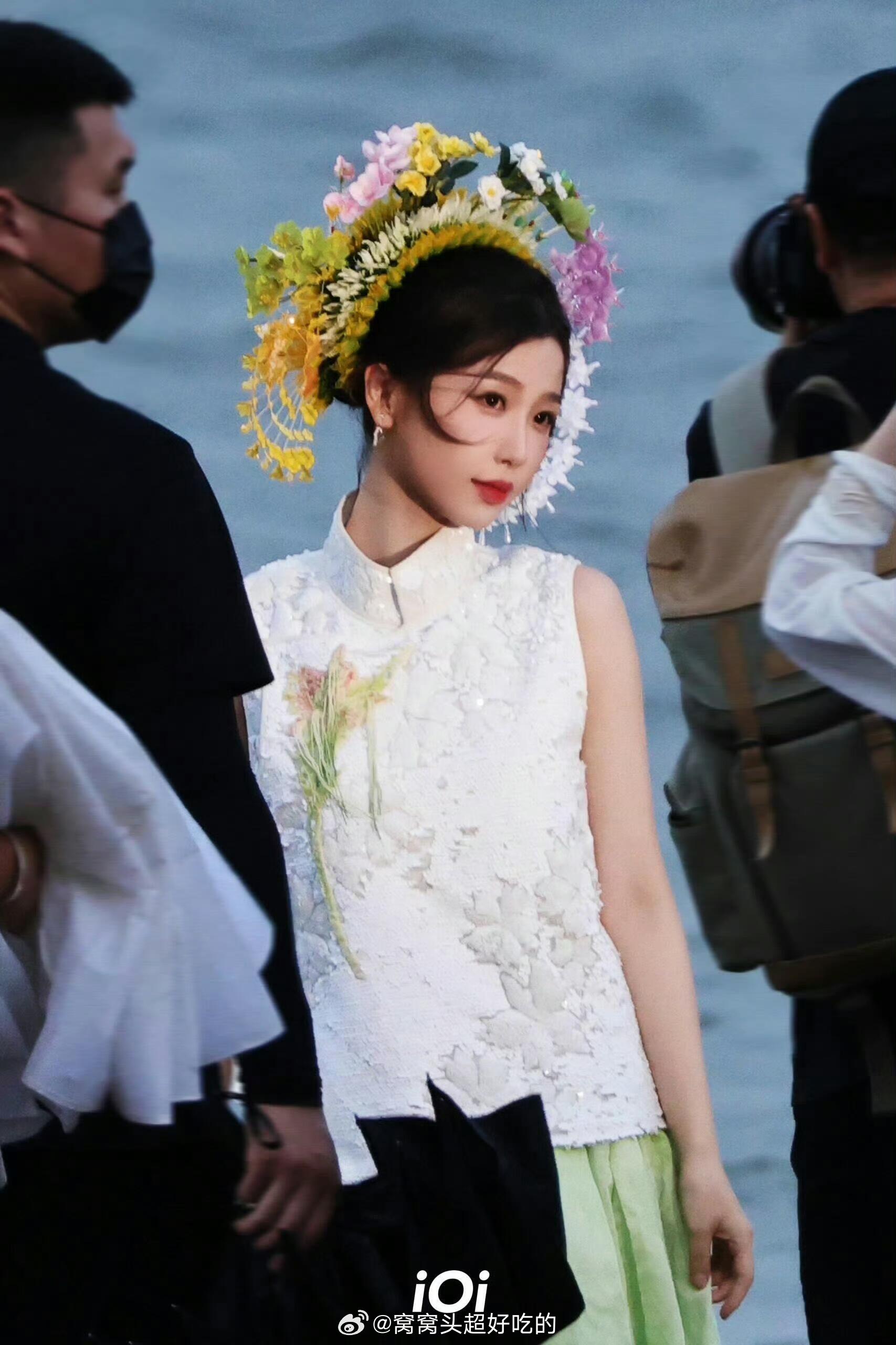 虞书欣再见了花花今晚我就要远航补药放过这个海边簪花的林晚星啊很美很有生命力[哇]